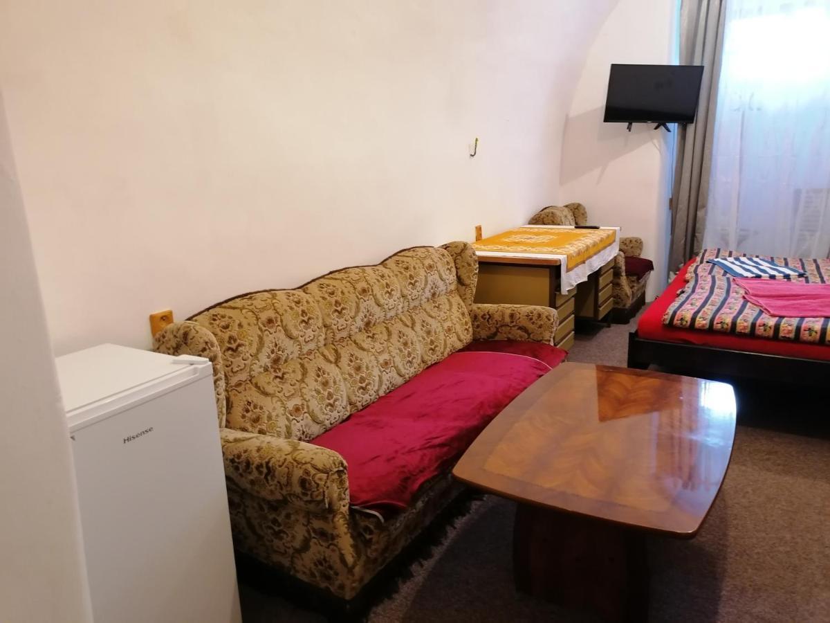Fara Choustnikovo Hradiste Hotel Buitenkant foto