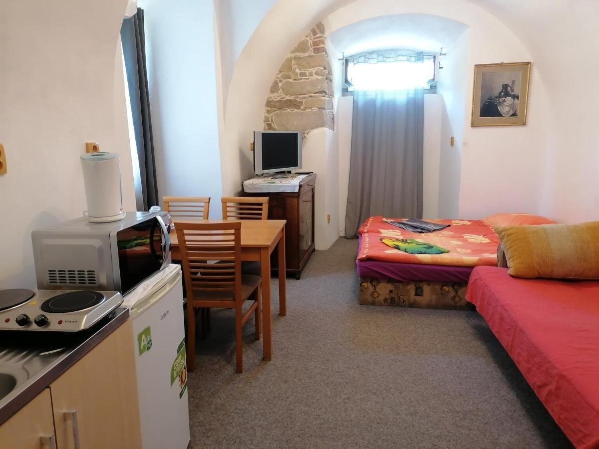 Fara Choustnikovo Hradiste Hotel Buitenkant foto