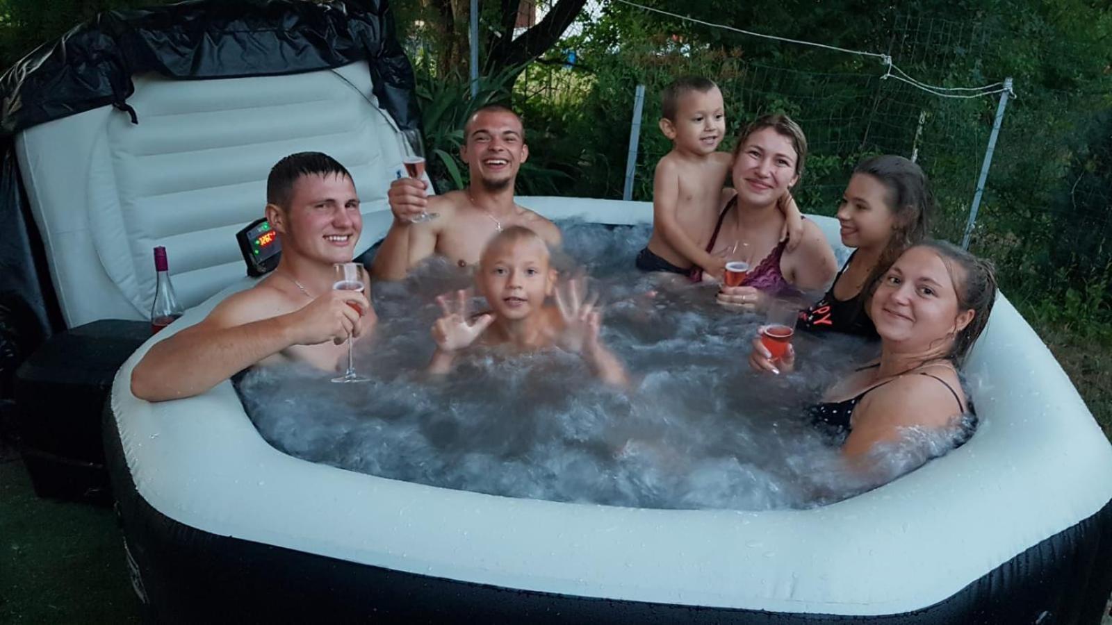 Fara Choustnikovo Hradiste Hotel Buitenkant foto