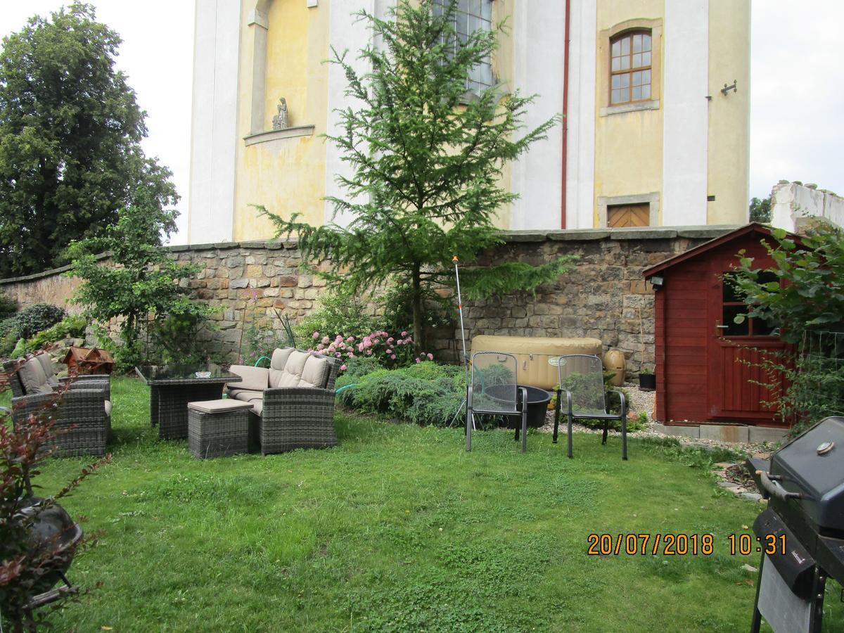 Fara Choustnikovo Hradiste Hotel Buitenkant foto