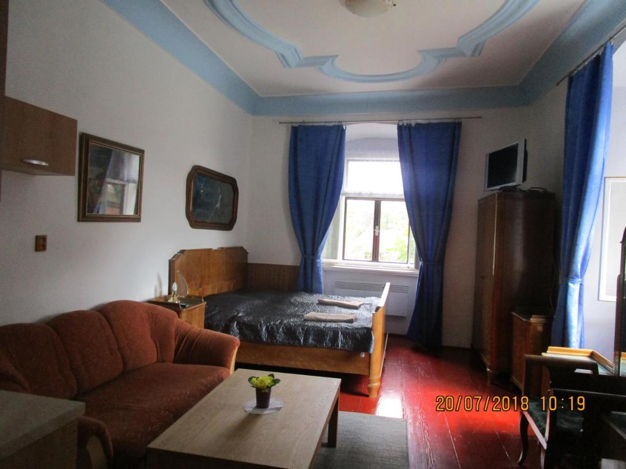Fara Choustnikovo Hradiste Hotel Buitenkant foto