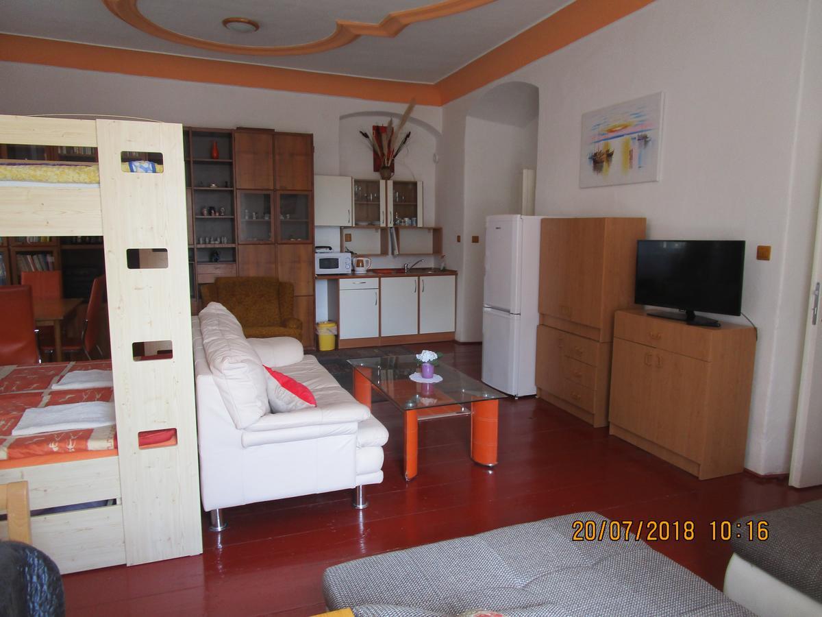 Fara Choustnikovo Hradiste Hotel Buitenkant foto